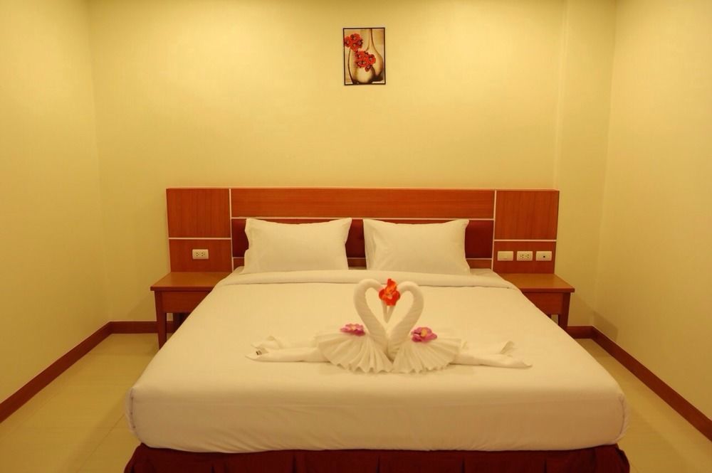 Fulla Place Patong Exterior photo