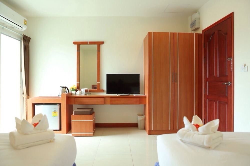 Fulla Place Patong Exterior photo