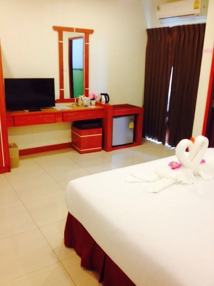 Fulla Place Patong Exterior photo