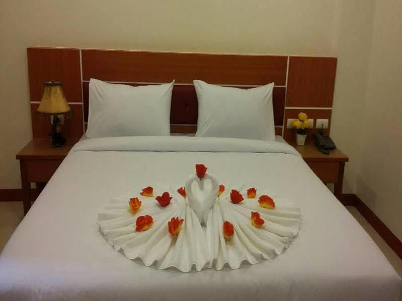 Fulla Place Patong Exterior photo